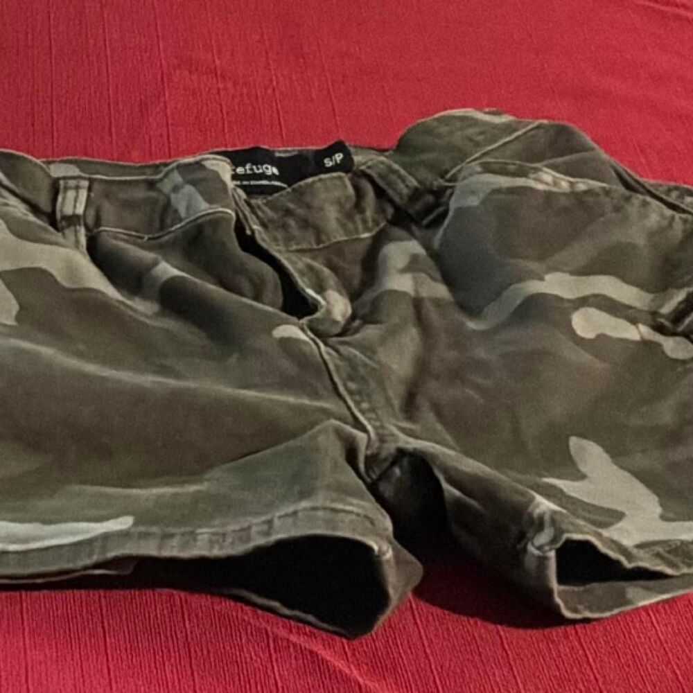 Refuge Women's Khaki and Green Shorts